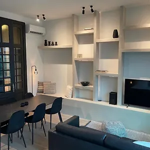 3-bedroom-art-nouveau-apartment-with-free-parking.hotelsghent.com/
